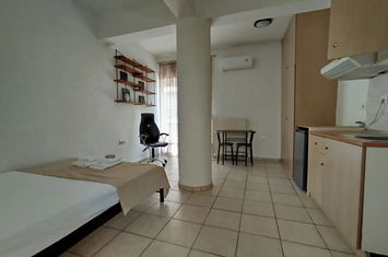 Studio 22 mp, renovat 2024 — centru Serres anunturi imobiliare Grecia