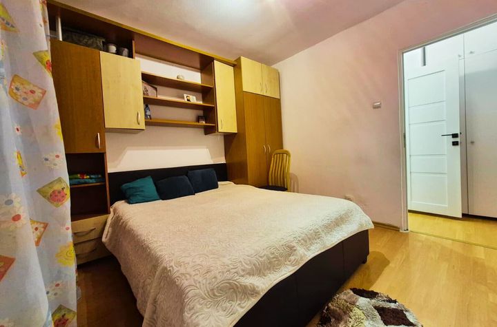 Apartament 3 camere, etaj 1, Aleea Ciucas, Manastur anunturi imobiliare Cluj
