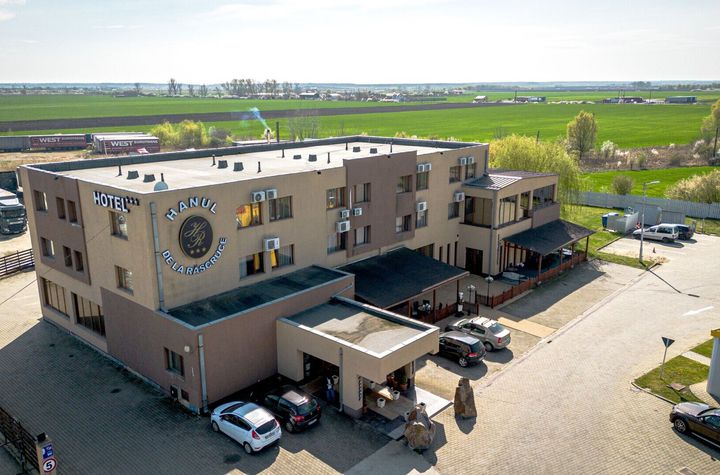 Vilă - 40 camere de vanzare EXTERIOR VEST - Arad anunturi imobiliare Arad