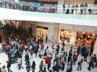 JLL: Din 15 mall-uri anunţate pentru 2011 au şanse de finalizare maxim nouă