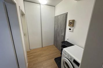 Garsonieră de inchiriat TRACTORU - Brasov anunturi imobiliare Brasov