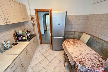 Apartament 4 camere de inchiriat VEST - Vrancea anunturi imobiliare Vrancea