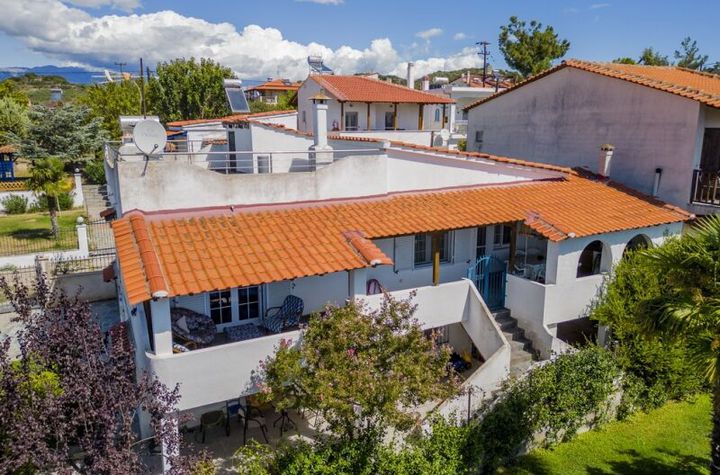 Casă două nivele 121,22 mp, la 80 m de Paralia Karianis anunturi imobiliare Grecia