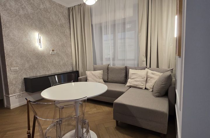 Vanzare 3 camere renovat complet dublu acces Brezoianu si Cismigiu anunturi imobiliare Bucuresti