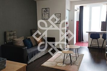 Garsoniera de inchiriat pe strada Aluminei, Rogerius anunturi imobiliare Bihor