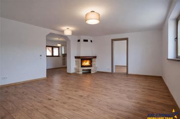 Vilă - 12 camere de vanzare EXTERIOR EST - Brasov anunturi imobiliare Brasov