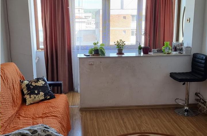 Apartament 3 camere de vanzare OSTROVENI - Valcea anunturi imobiliare Valcea