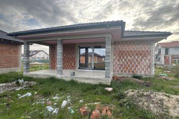 Casă - 4 camere de vanzare PAULESTI - Satu Mare anunturi imobiliare Satu Mare