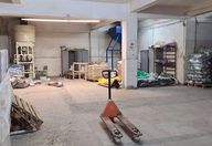 1.100.000 €, Spațiu industrial