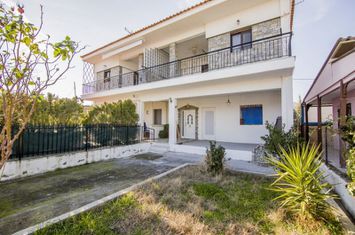 Casă cu două apartamente în Asprovalta anunturi imobiliare Grecia