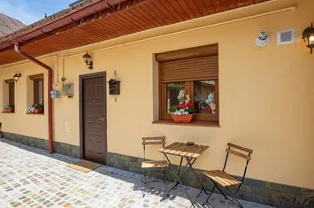Proprietate unică de închiriat | Ultra-central, la 2 minute de Piața Sfatului anunturi imobiliare Brasov