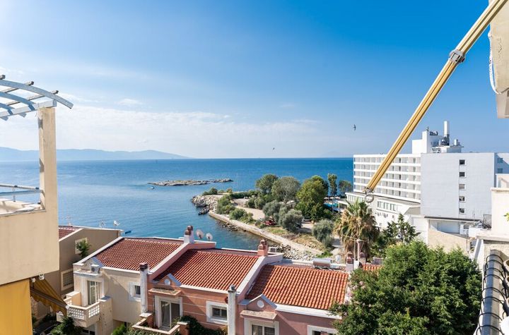 Apartament 3 camere, 120 mp, Kalamitsa, la 100 metri de mare anunturi imobiliare Grecia