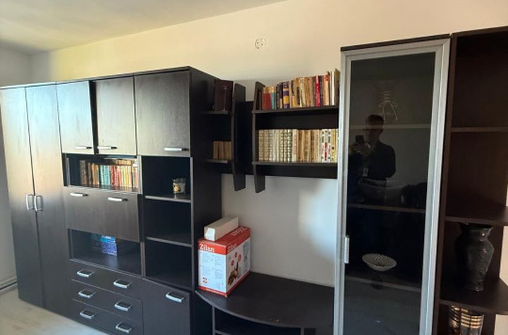 Apartament 3 camere de vanzare CRAIOVA - Dolj anunturi imobiliare Dolj