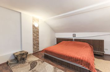 Apartament cu 2 camere la curte comună, la cheie pe str. Barabas Bela anunturi imobiliare Arad