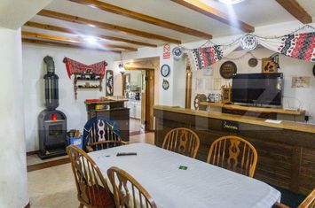 Vilă - 11 camere de vanzare FUNDATA - Brasov anunturi imobiliare Brasov