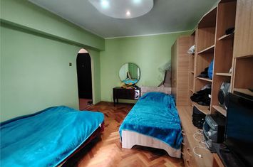Apartament 3 camere de vanzare ULTRACENTRAL - Harghita anunturi imobiliare Harghita