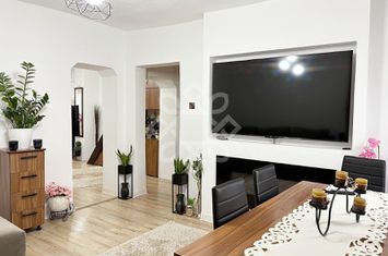 Apartament la curte de vanzare, strada Cardinal Iuliu Hossu Oradea anunturi imobiliare Bihor