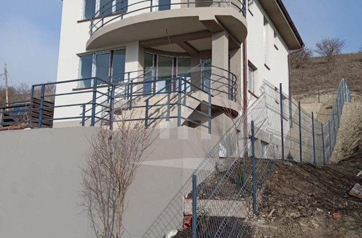 Vilă - 4 camere de vanzare CHINTENI - Cluj anunturi imobiliare Cluj