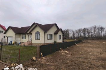 Casă - 4 camere de vanzare RADAUTI - Suceava anunturi imobiliare Suceava
