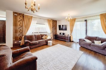 Vilă - 6 camere de vanzare CLUJ-NAPOCA - Cluj anunturi imobiliare Cluj