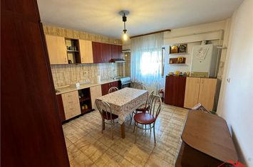 Apartament 4 camere de vanzare VEST - Vrancea anunturi imobiliare Vrancea