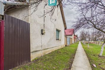 Casă modestă cu 3 camere de renovat în Mișca anunturi imobiliare Arad