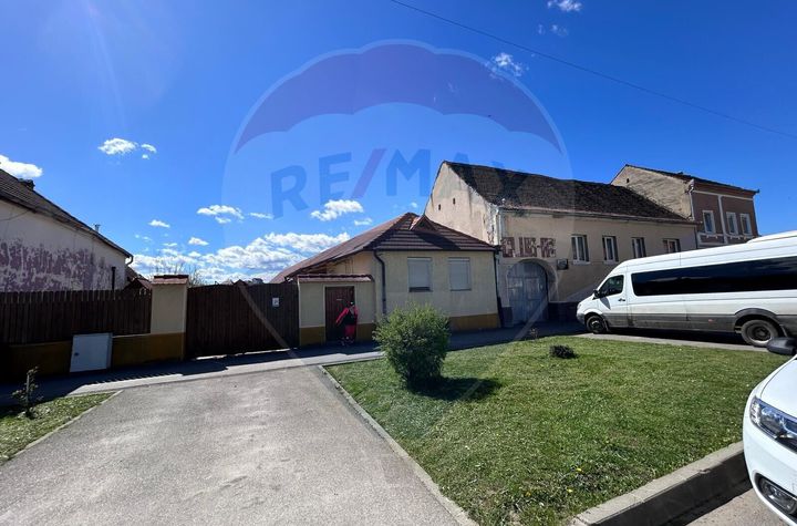 Casă cu 6 camere de vânzare în zona Centrală anunturi imobiliare Sibiu