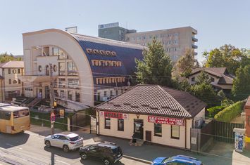 Vilă - 10 camere de vanzare IASI - Iasi anunturi imobiliare Iasi