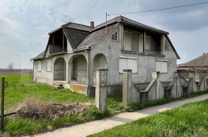 Casă - 7 camere de vanzare BOTIZ - Satu Mare anunturi imobiliare Satu Mare