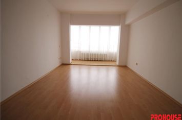 Apartament 3 camere de vanzare ULTRACENTRAL - Bacau anunturi imobiliare Bacau