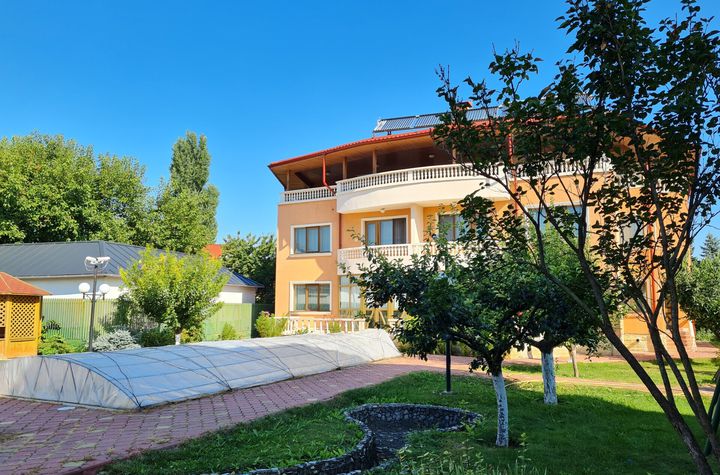 AFACERE! S+P+2E+M,20 camere,10 bai, 1700mp construiti,teren 2073mp ULTRACENTRAL ! anunturi imobiliare Bucuresti