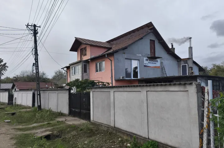Casă - 8 camere de vanzare I. L. CARAGIALE - Dambovita anunturi imobiliare Dambovita