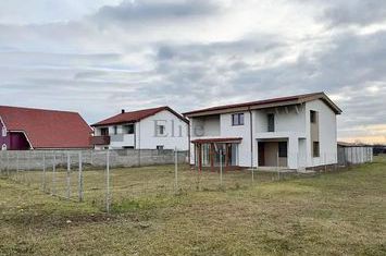 Casa spatioasa 6 camere cu 652 mp teren in Nojorid anunturi imobiliare Bihor