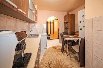 Apartament de vanzare, 3 camere, decomandat, zona Soarelui anunturi imobiliare Timis