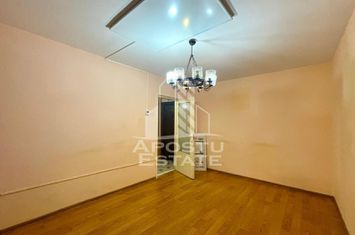 Apartament 3 camere, decomandat - zona Vlaicu, 5 Colturi anunturi imobiliare Arad