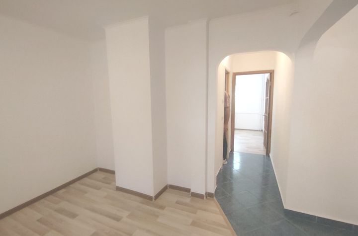 Apartament 2 camere de vanzare MIHAI BRAVU - Prahova anunturi imobiliare Prahova