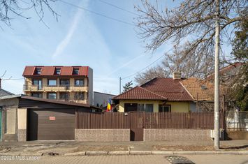 Casă cu curte generoasă pe o stradă liniștită din Bucureștii Noi anunturi imobiliare Bucuresti
