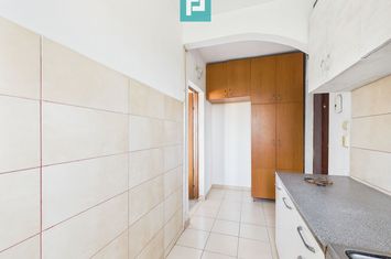 Apartament 2 camere, G. Ureche, zona D. Cantemir anunturi imobiliare Bihor