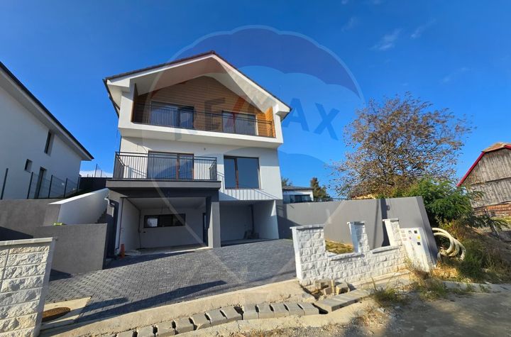 Casă / Vilă cu 4 camere de vânzare anunturi imobiliare Cluj