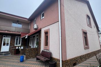 Vilă - 8 camere de vanzare RADAUTI - Suceava anunturi imobiliare Suceava