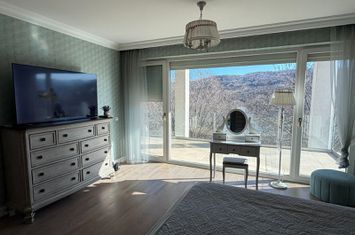 Vilă de Lux Vălenii de Munte- Independență Energetică Parțială & Piscină anunturi imobiliare Prahova