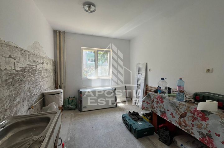 Apartament cu 3 camere, semidecomandat, etajul 1 , Spitalul Judetean anunturi imobiliare Timis