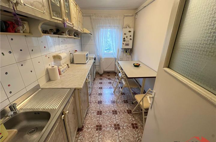 Apartament 3 camere de vanzare CENTRAL - Vrancea anunturi imobiliare Vrancea