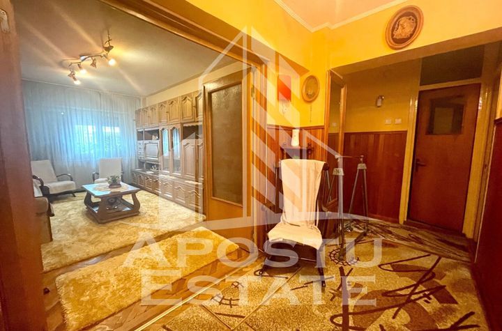 Apartament 4 camere de vanzare AUREL VLAICU - Arad anunturi imobiliare Arad