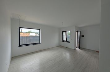 Casă - 3 camere de vanzare BACAU - Bacau anunturi imobiliare Bacau