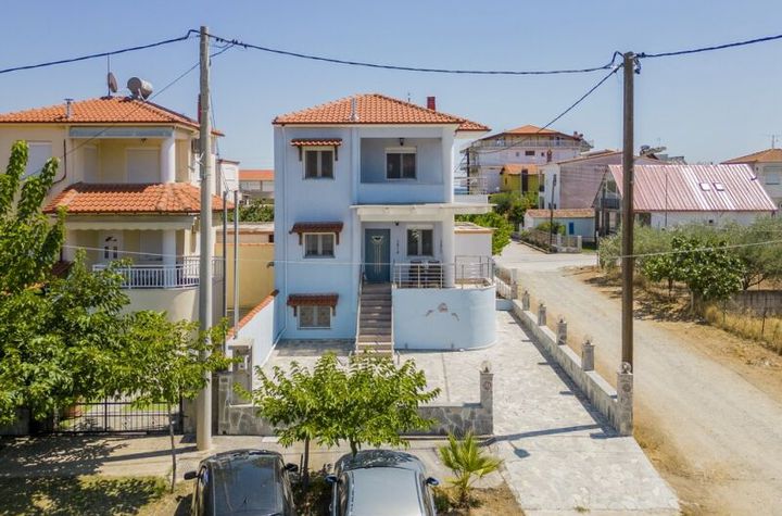 Mezonetă 3 camere, 130 metri de mare, Paralia Vrasnon anunturi imobiliare Grecia