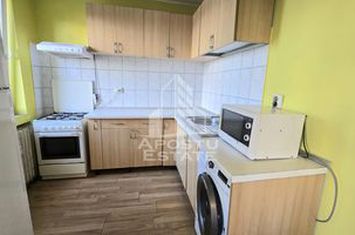 Apartament cu 4 camere si 2 bai, bloc cu lift, zona Circumvalatiunii anunturi imobiliare Timis