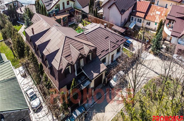 Vilă - 10 camere de vanzare ULTRACENTRAL - Bacau anunturi imobiliare Bacau
