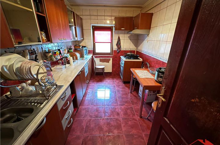 Apartament 4 camere de vanzare CENTRAL - Vrancea anunturi imobiliare Vrancea