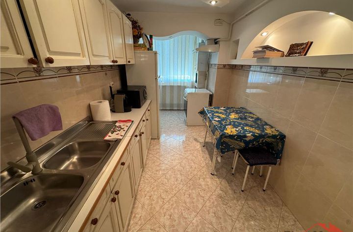 Apartament 3 camere de vanzare CENTRAL - Vrancea anunturi imobiliare Vrancea